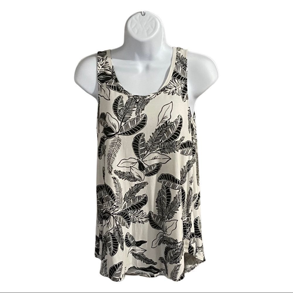🎉 3/$25 🎉 Old Navy | Black & White Leaf Tank